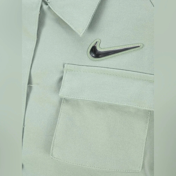 Nike Swoosh Woven Oversized zip-up Jacket Size: Small - Picture 3 of 5